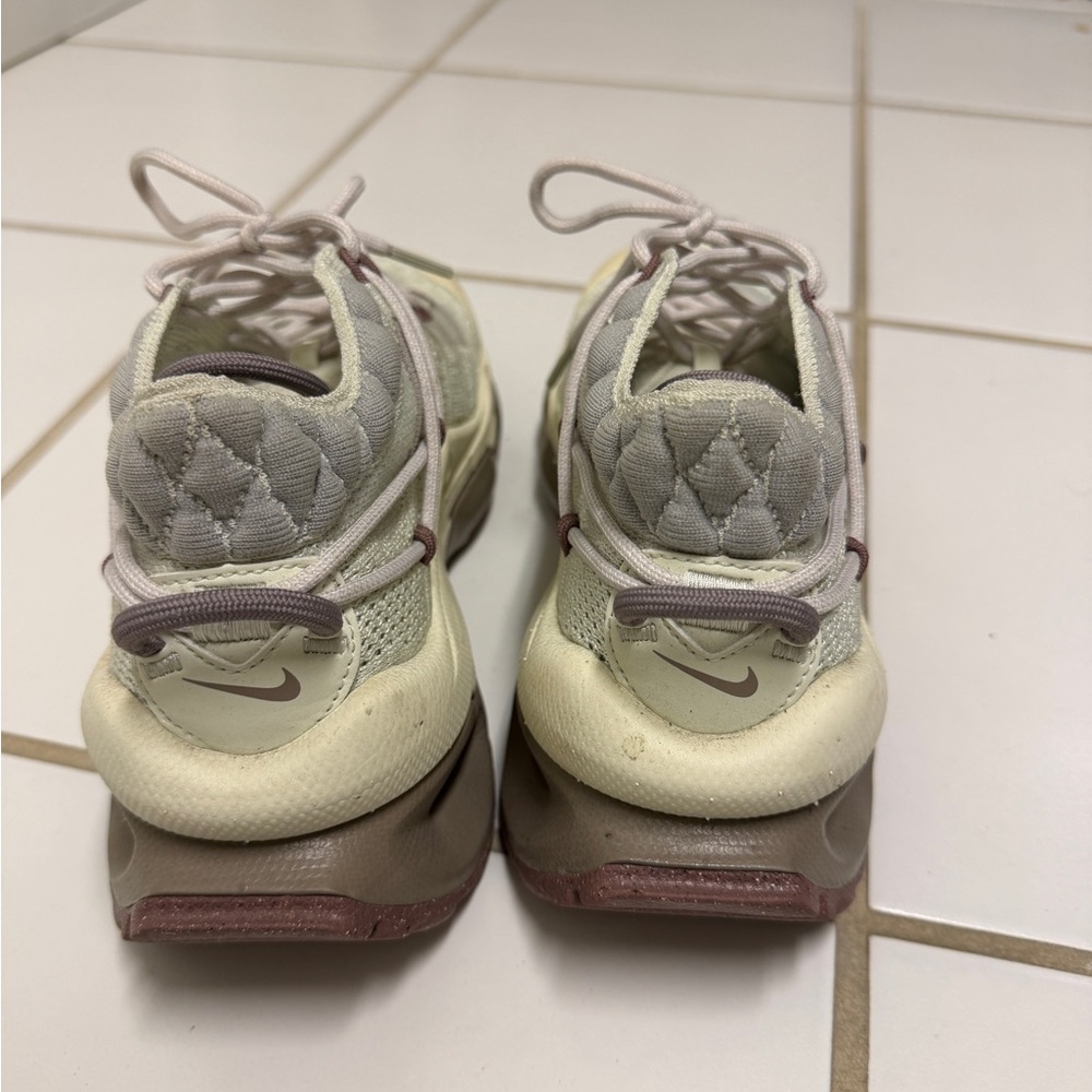 Nike Women's Air Max Flyknit Venture - Cream and Tan - Picture 5 of 6